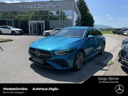 Lack hyperblau (metallic) Gebraucht 2024 Mercedes CLA250e Shooting Brake AMG Kombi | 34.959 € (Fairer Preis)
