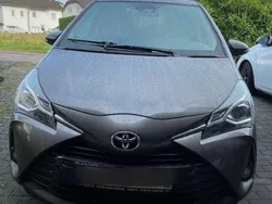 Braun Gebraucht 2020 Toyota Yaris Club Kleinwagen | 12.990 € (Fairer Preis)