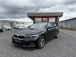 Saphirschwarz Gebraucht 2020 BMW 320 Sport Line Kombi | 23.999 € (Fairer Preis)