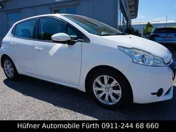 Weiß Gebraucht 2015 Peugeot 208 Kleinwagen | 5.999 € (Guter Preis)