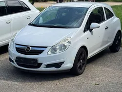 Weiß Gebraucht 2009 Opel Corsa Selection Limousine | 1.750 € (Fairer Preis)