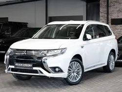 Weiß Gebraucht 2020 Mitsubishi Outlander P-HEV SUV | 21.990 € (Fairer Preis)