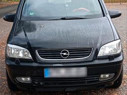 Schwarz Gebraucht 2000 Opel Zafira Van / Kleinbus | 2.000 € (Fairer Preis)