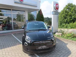 Colore esterno (onyx schwarz) Gebraucht 2022 Fiat 500e Icon Kleinwagen | 16.950 € (Guter Preis)