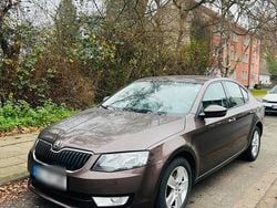 Braun Gebraucht 2013 Skoda Octavia Limousine | 6.999 € (Guter Preis)