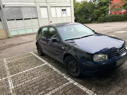 Blau Gebraucht 2003 VW Golf IV Kleinwagen | 1.100 € (Guter Preis)