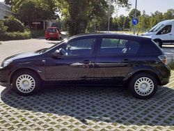 Schwarz Gebraucht 2009 Opel Astra Edition Limousine | 3.500 € (Etwas zu teuer)