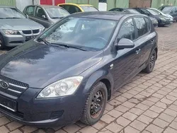 Grau Gebraucht 2009 Kia Ceed 2 Limousine | 3.980 € (Teuer)