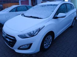 Weiß Gebraucht 2017 Hyundai i30 Trend Kombi | 9.790 € (Fairer Preis)