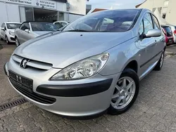 Grau Gebraucht 2004 Peugeot 307 Filou Limousine | 2.490 € (Teuer)