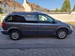 Grausilbermetallik Gebraucht 2006 Chrysler Voyager Van / Kleinbus | 4.987 € (Teuer)