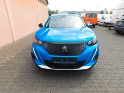 Blau Gebraucht 2023 Peugeot 2008 Allure SUV | 24.500 € (Fairer Preis)