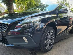 Schwarz Gebraucht 2014 Volvo V40 CC You! Kombi | 12.400 € (Etwas zu teuer)