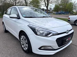 Weiß Gebraucht 2015 Hyundai i20 Classic Kleinwagen | 8.490 € (Fairer Preis)