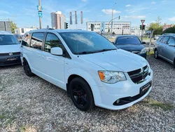 Weiß Gebraucht 2018 Dodge Grand Caravan Van / Kleinbus | 23.950 €