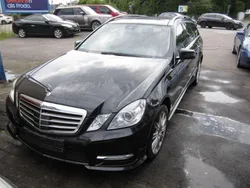 Schwarz metallic Gebraucht 2012 Mercedes E350 Kombi | 5.900 €