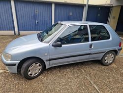 Silber Gebraucht 2001 Peugeot 106 Kleinwagen | 1.000 €
