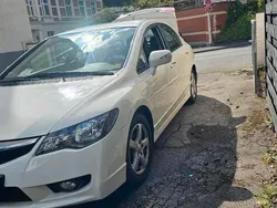 Weiß Gebraucht 2009 Honda Civic Hybrid Limousine | 8.000 € (Teuer)