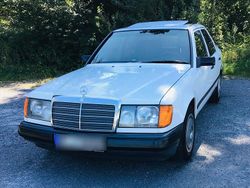 Weiß Gebraucht 1989 Mercedes 200 Limousine | 4.900 €