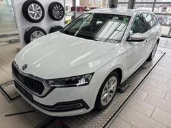 Weiß Gebraucht 2020 Skoda Octavia Kombi | 18.430 € (Guter Preis)