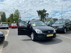 Schwarz Gebraucht 2011 Kia Carens Van / Kleinbus | 4.800 € (Etwas zu teuer)