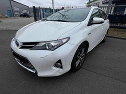 Weiß Gebraucht 2014 Toyota Auris Hybrid Comfort Kombi | 7.300 € (Etwas zu teuer)