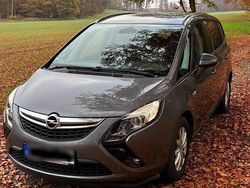 Grau Gebraucht 2016 Opel Zafira Tourer Van / Kleinbus | 12.250 €