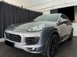 Grau Gebraucht 2015 Porsche Cayenne SUV | 27.990 € (Fairer Preis)