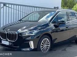 Saphirschwarz metallic Gebraucht 2024 BMW 218 Active Tourer Luxury Line Van / Kleinbus | 34.949 € (Guter Preis)