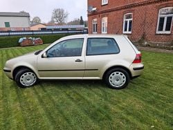 Gold Gebraucht 2002 VW Golf IV Kleinwagen | 1.599 € (Fairer Preis)