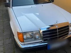 Weiß Gebraucht 1987 Mercedes E300 Limousine | 6.000 €