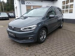 Grau Gebraucht 2020 VW Touran Highline Van / Kleinbus | 26.790 € (Fairer Preis)