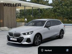 Brooklyn grau (grau) Neu 2025 BMW 520 M Sport Kombi | 68.040 € (Etwas zu teuer)