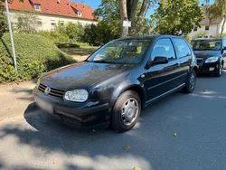 Schwarz Gebraucht 2001 VW Golf IV Edition Kleinwagen | 899 € (Guter Preis)