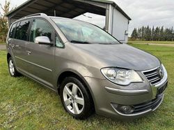 Grau Gebraucht 2007 VW Touran Highline Van / Kleinbus | 4.990 € (Fairer Preis)