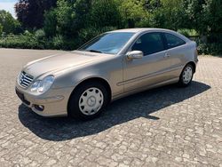Beige Gebraucht 2005 Mercedes C200 Coupé | 4.299 € (Fairer Preis)