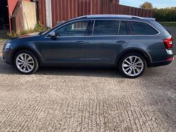 Grau Gebraucht 2018 Skoda Octavia Kombi | 15.900 € (Etwas zu teuer)