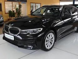 Schwarz Gebraucht 2020 BMW 318 Advantage Kombi | 16.900 € (Teuer)