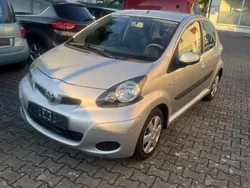 Silber Gebraucht 2011 Toyota Aygo Cool Kleinwagen | 3.990 € (Fairer Preis)