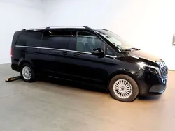 Obsidianschwarz metallic Gebraucht 2024 Mercedes EQV300 Avantgarde Van / Kleinbus | 55.890 € (Fairer Preis)