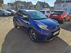 Juniper blue / night sky black Gebraucht 2022 Toyota Aygo X-plore Kleinwagen | 15.900 € (Fairer Preis)