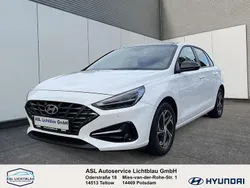 Polar white Gebraucht 2020 Hyundai i30 Intro Edition Limousine | 16.990 € (Fairer Preis)