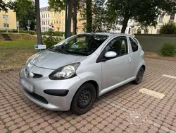 Silber Gebraucht 2006 Toyota Aygo Kleinwagen | 2.200 € (Fairer Preis)