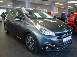 Grau Gebraucht 2017 Peugeot 208 Style Kleinwagen | 8.980 € (Teuer)