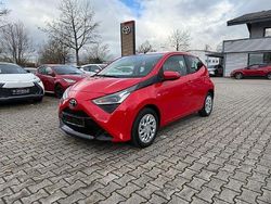 Rot Gebraucht 2020 Toyota Aygo X-play Kleinwagen | 9.690 € (Fairer Preis)