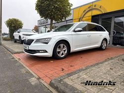 Weiss Gebraucht 2018 Skoda Superb Ambition Kombi | 18.450 € (Fairer Preis)
