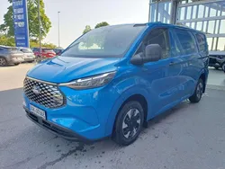 Digital aqua blue metallic Gebraucht 2025 Ford E-Transit Trend Van | 45.990 €