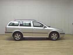 Diamantsilber met. Gebraucht 2004 Skoda Octavia Ambiente Kombi | 1.490 € (Guter Preis)