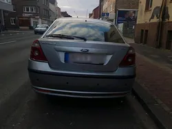 Grau Gebraucht 2005 Ford Mondeo Limousine | 1.850 €