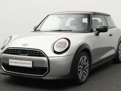 Grau Gebraucht 2024 Mini Cooper Classic Kleinwagen | 24.708 € (Guter Preis)
